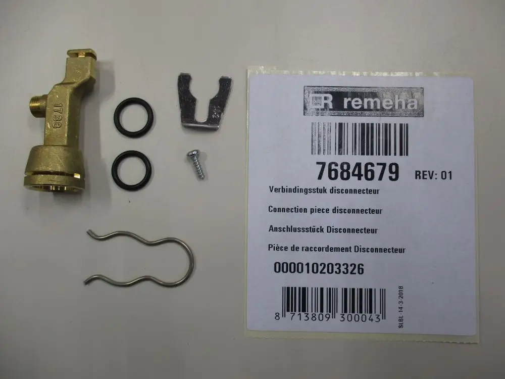 Remeha Anschlusstück mit verschiedenen Komponenten: Kupferstück, zwei O-Ringe, eine Halterung, eine Schraube und ein Sicherungsring auf neutralem Hintergrund.